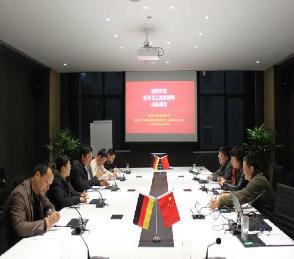 �����й������������л�����ʶӸ�̫�߷õ���